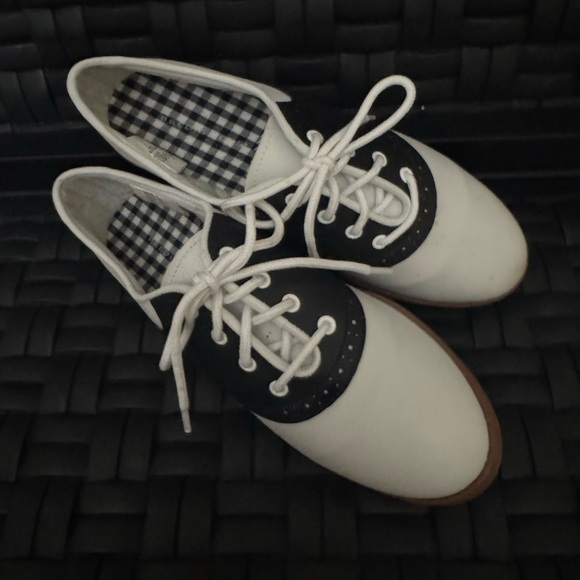 Classic Black and White Women's Oxfords Saddle shoes 6 - Picture 2 of 13